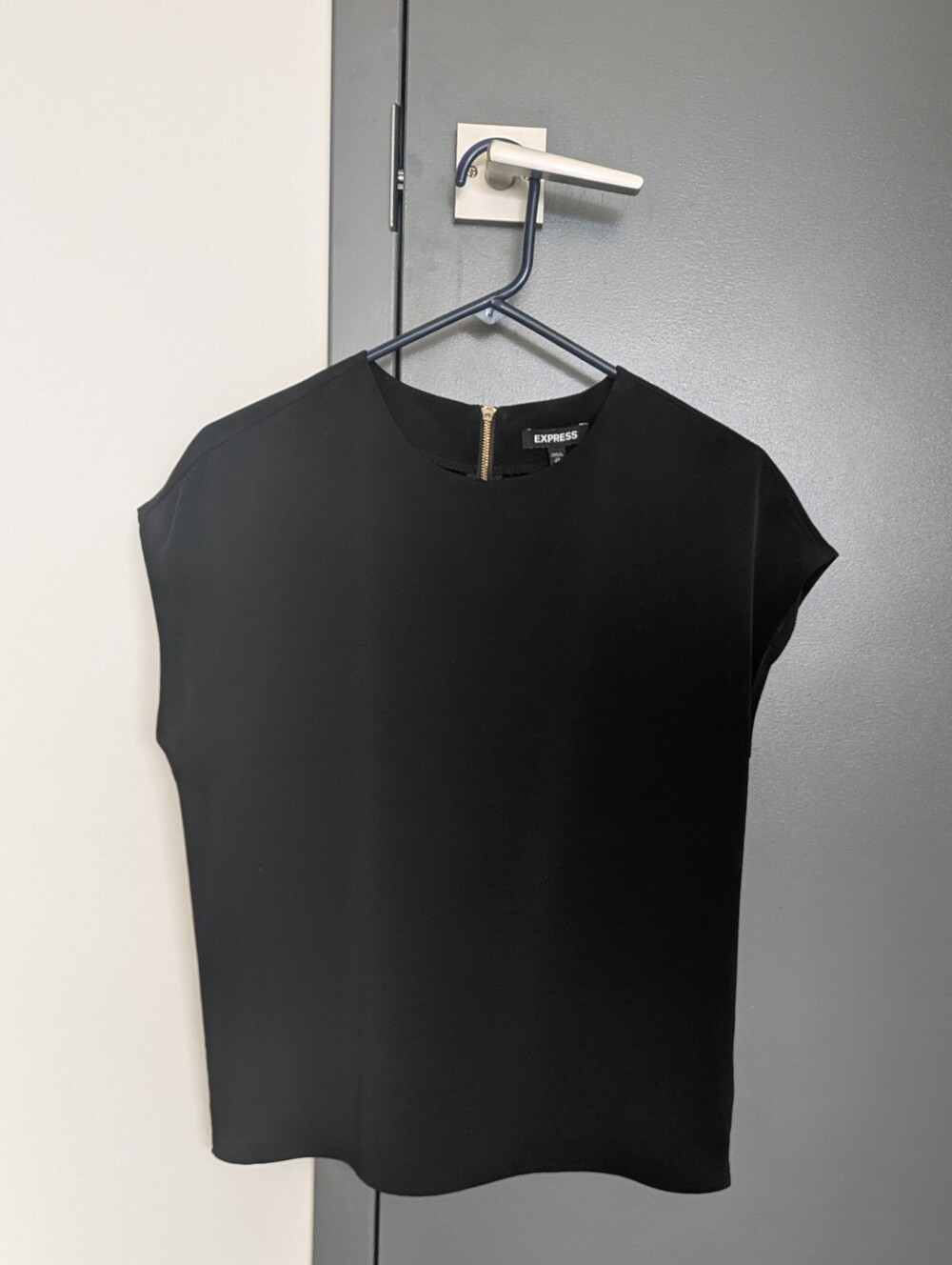 Express Women's Black Cap-Sleeve Crewneck Top